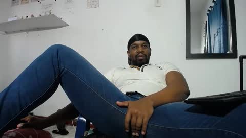 Latino hot online show from May 2026 10:28:01 PM