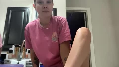 Snapshot of leanneluxecouple chatting on October 2025 10:27:01 AM leanneluxecouple online show from October 2025 10:27:01 AM