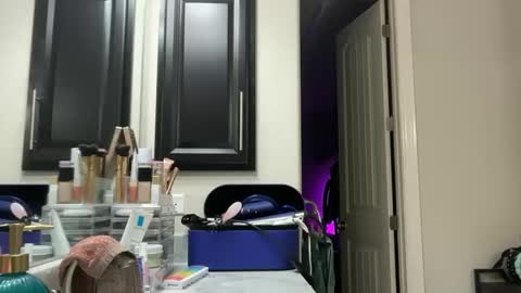 Snapshot of leanneluxecouple chatting on October 2025 10:26:01 AM leanneluxecouple online show from October 2025 10:26:01 AM