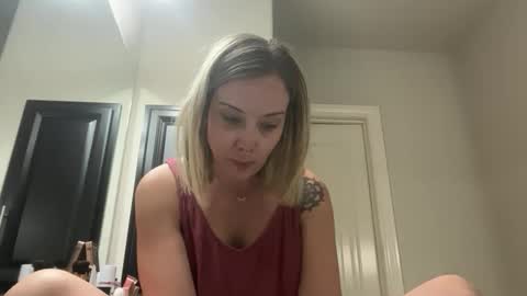 Snapshot of leanneluxecouple chatting on November 2025 11:32:01 AM leanneluxecouple online show from November 2025 11:32:01 AM