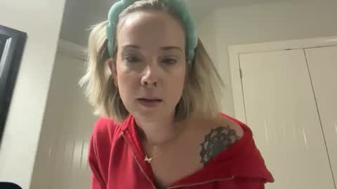 Snapshot of leanneluxecouple chatting on November 2025 11:36:02 AM leanneluxecouple online show from November 2025 11:36:02 AM