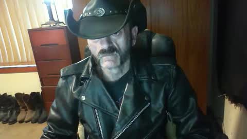 Snapshot of leathergreaser chatting on April 2026 08:51:02 PM leathergreaser online show from April 2026 08:51:02 PM