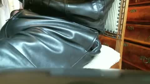 Leathermotocross online show from December 2024 01:59:02 PM