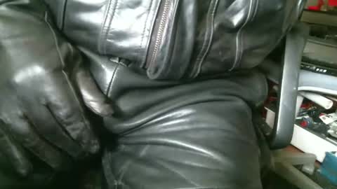 Snapshot of leathermotocross001 chatting on May 2026 02:24:02 PM Leathermotocross online show from May 2026 02:24:02 PM