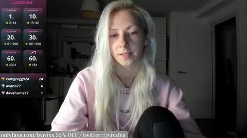 Snapshot of leavixx chatting on December 2025 06:04:01 PM LeaVixx online show from December 2025 06:04:01 PM