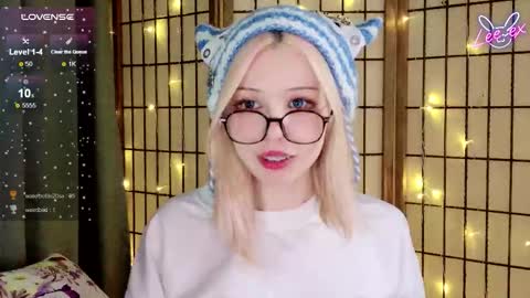 Snapshot of lee_ex chatting on December 2025 06:01:02 PM Lee ex online show from December 2025 06:01:02 PM