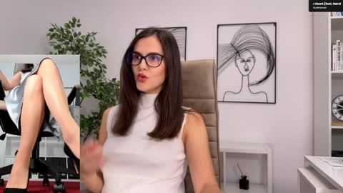 Elle  online show from November 2025 10:54:01 AM