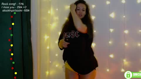 hey Im Leia and I love rock  online show from June 2026 07:18:01 PM