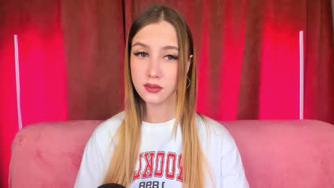 Snapshot of leiawow chatting on November 2025 01:33:02 AM leiawow online show from November 2025 01:33:02 AM