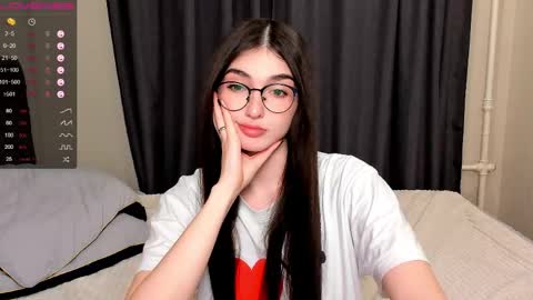 Snapshot of leila_4ever chatting on April 2026 07:31:02 PM Leila online show from April 2026 07:31:02 PM