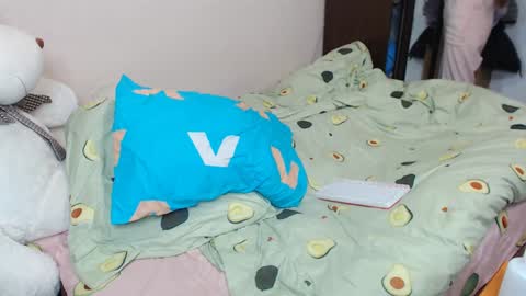 Snapshot of leila_bambi_ chatting on January 2025 07:17:02 PM leila_bambi_ online show from January 2025 07:17:02 PM