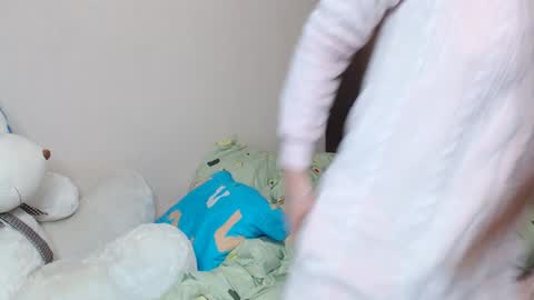 Snapshot of leila_bambi_ chatting on January 2025 07:18:01 PM leila_bambi_ online show from January 2025 07:18:01 PM