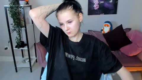 Leila online show from November 2025 05:56:01 PM