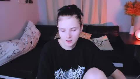 Leila online show from November 2025 01:57:02 PM