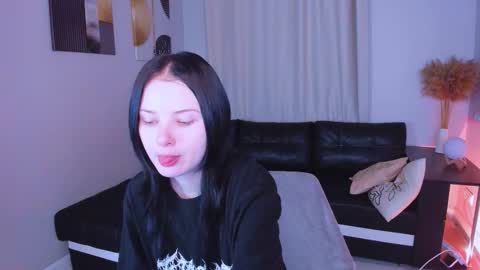 Leila online show from November 2025 01:25:02 PM