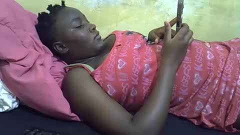 Snapshot of leilah_cute19 chatting on April 2026 06:16:01 PM leilah_cute19 online show from April 2026 06:16:01 PM
