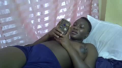 Snapshot of leilah_cute19 chatting on May 2026 07:37:01 AM leilah_cute19 online show from May 2026 07:37:01 AM