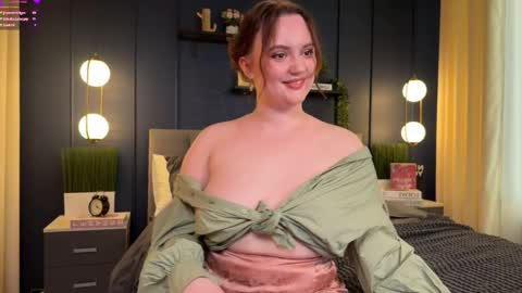 Lela online show from April 2026 09:39:33 PM