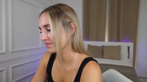 Lena online show from October 2025 01:45:02 PM