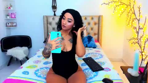 Lena  online show from November 2025 01:09:02 PM