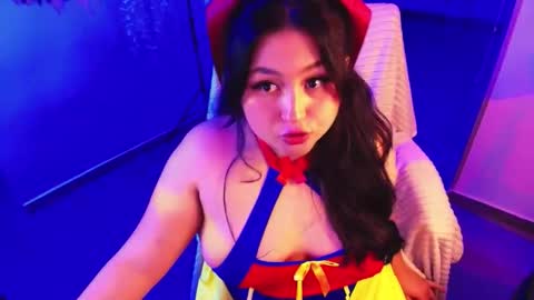 Lenna Kang online show from December 2025 11:54:01 PM