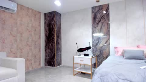 Lenathompson online show from February 2025 03:50:02 AM