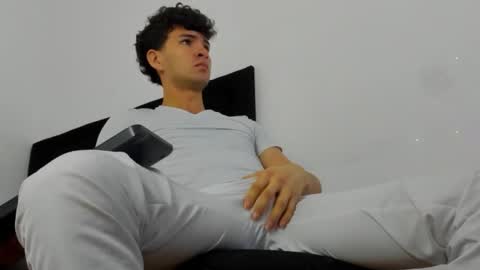 Snapshot of leo183877 chatting on February 2026 11:53:01 AM leo183877 online show from February 2026 11:53:01 AM