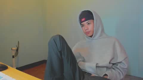 Snapshot of leo_hottiesexyasian chatting on October 2025 03:42:01 PM Leo online show from October 2025 03:42:01 PM
