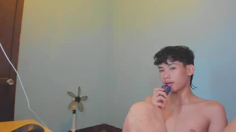 Snapshot of leo_hottiesexyasian chatting on October 2025 03:54:02 PM Leo online show from October 2025 03:54:02 PM
