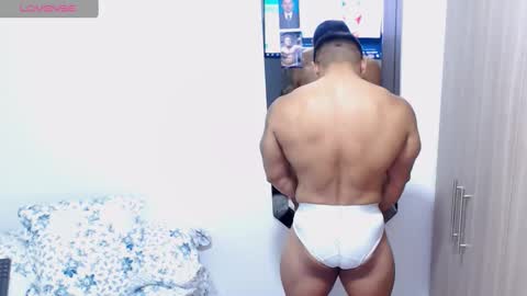 Snapshot of leo_muscleboy chatting on September 2025 11:51:02 PM Leo online show from September 2025 11:51:02 PM