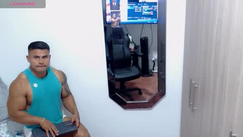 Snapshot of leo_muscleboy chatting on October 2025 12:42:01 AM Leo online show from October 2025 12:42:01 AM