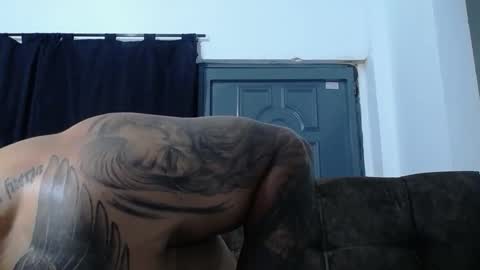 Snapshot of leo_muscleboy chatting on December 2025 09:11:01 PM Leo online show from December 2025 09:11:01 PM