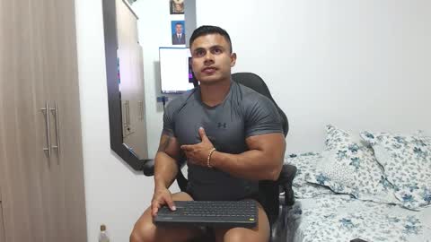 Snapshot of leo_muscleboy chatting on February 2026 11:36:01 PM Leo online show from February 2026 11:36:01 PM