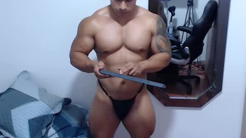 Snapshot of leo_muscleboy chatting on February 2026 01:01:02 AM Leo online show from February 2026 01:01:02 AM