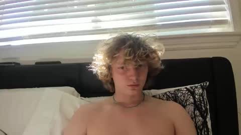 leo_wildd online show from September 2025 10:32:02 PM