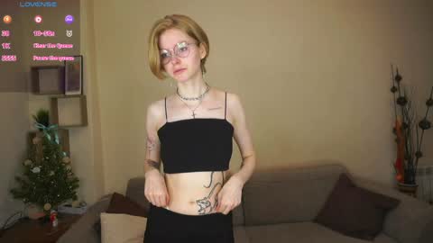 Hello Im Roxy Im just starting my journey here so lets get acquainted online show from April 2026 08:09:01 PM