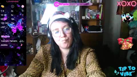Snapshot of leona_harrison chatting on December 2024 03:22:02 PM Leona Harrison online show from December 2024 03:22:02 PM