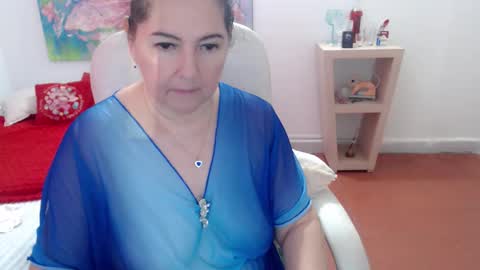 leonela   online show from November 2025 01:39:01 PM