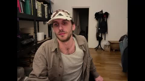 Leon online show from February 2025 08:04:02 PM