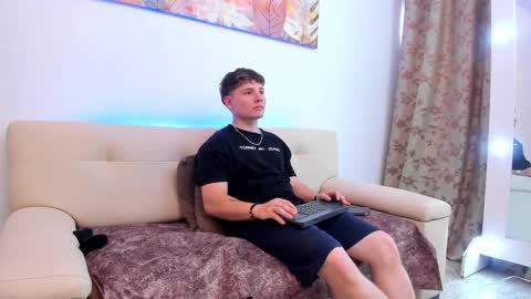 Snapshot of leoo_miller chatting on October 2025 08:50:01 PM Leo online show from October 2025 08:50:01 PM