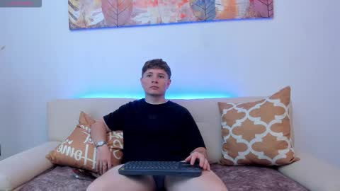 Snapshot of leoo_miller chatting on October 2025 09:13:01 PM Leo online show from October 2025 09:13:01 PM