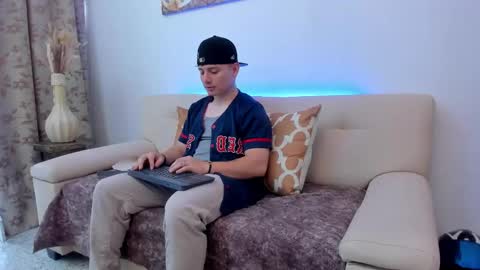 Snapshot of leoo_miller chatting on October 2025 08:41:01 PM Leo online show from October 2025 08:41:01 PM