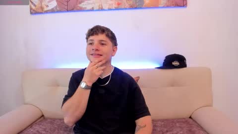 Snapshot of leoo_miller chatting on October 2025 09:15:01 PM Leo online show from October 2025 09:15:01 PM