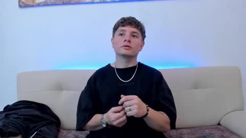 Snapshot of leoo_miller chatting on October 2025 09:04:02 PM Leo online show from October 2025 09:04:02 PM