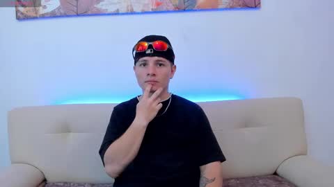 Snapshot of leoo_miller chatting on October 2025 08:18:01 PM Leo online show from October 2025 08:18:01 PM