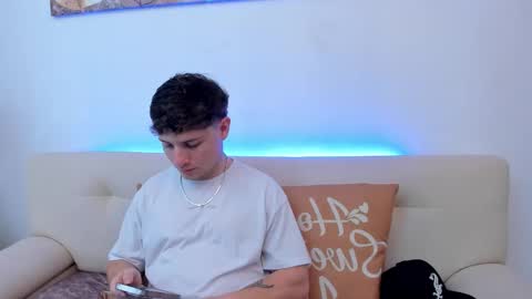 Snapshot of leoo_miller chatting on October 2025 09:28:02 PM Leo online show from October 2025 09:28:02 PM