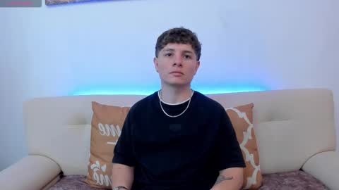 Snapshot of leoo_miller chatting on November 2025 08:00:01 PM Leo online show from November 2025 08:00:01 PM