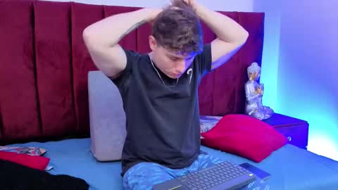 Snapshot of leoo_miller chatting on November 2025 04:24:02 AM Leo online show from November 2025 04:24:02 AM