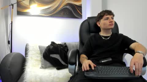 Snapshot of leoo_miller chatting on November 2025 04:55:01 AM Leo online show from November 2025 04:55:01 AM