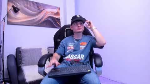 Snapshot of leoo_miller chatting on November 2025 04:11:02 AM Leo online show from November 2025 04:11:02 AM